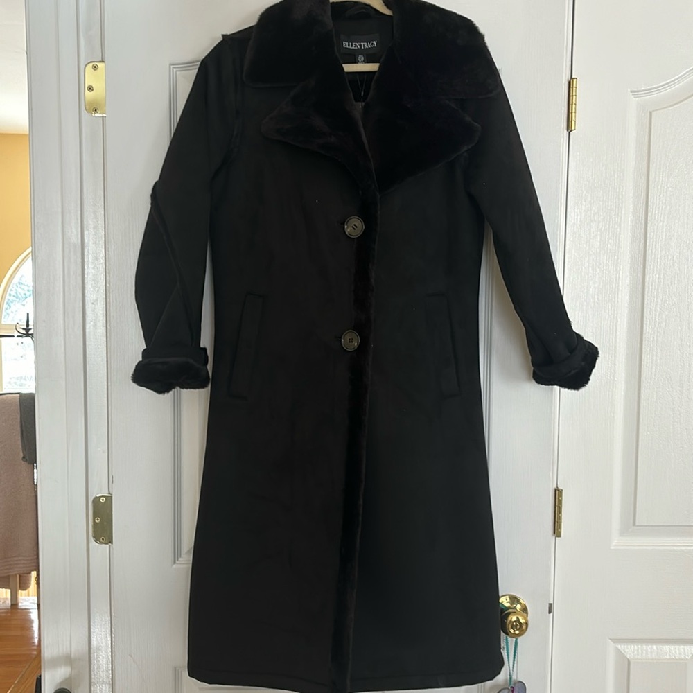 Ellen Tracy size small. Tags on never been worn